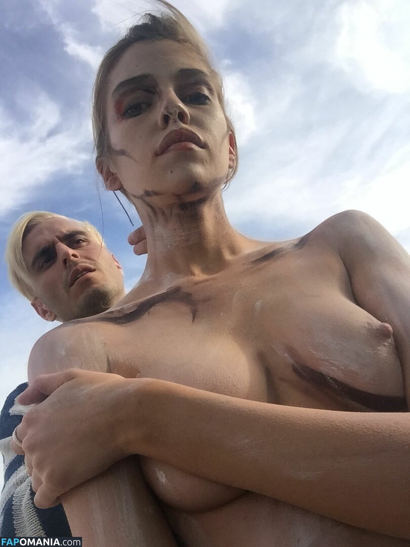 Stella Maxwell Nude Leaked Photo #45