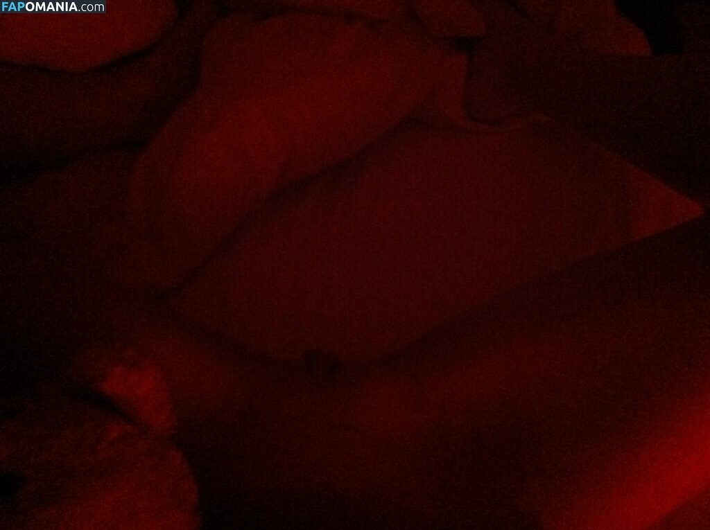 Suki Waterhouse Nude Leaked Photo #52