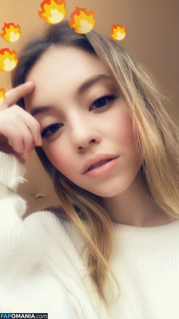 Sydney Sweeney Nude Leaked Photo #4873