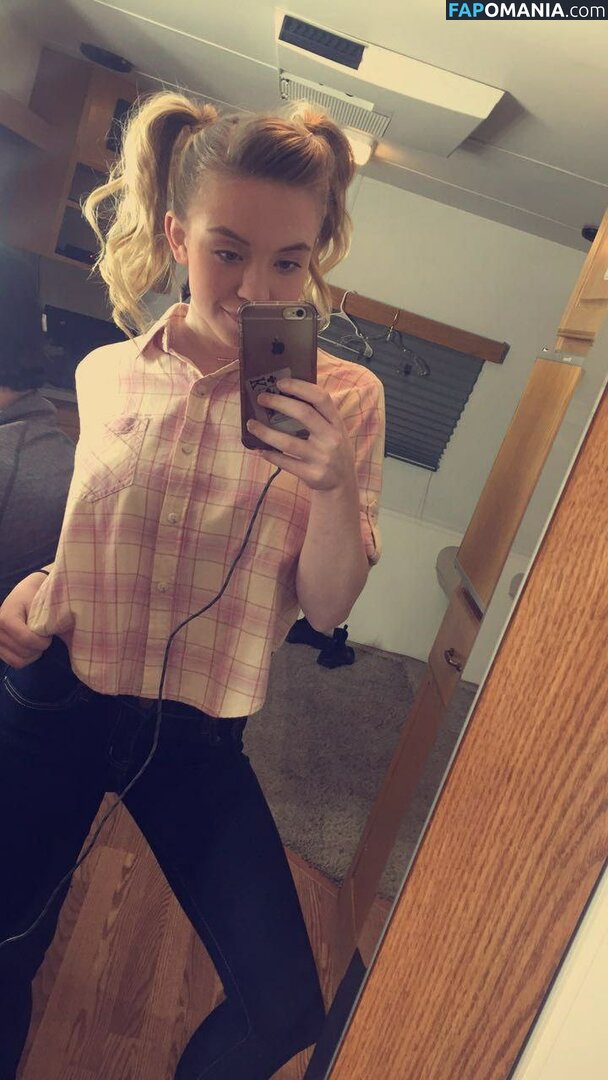 Sydney Sweeney Nude Leaked Photo #4898