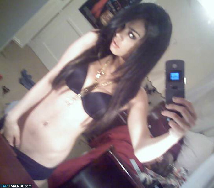 Vanessa Hudgens Nude Leaked Photo #13