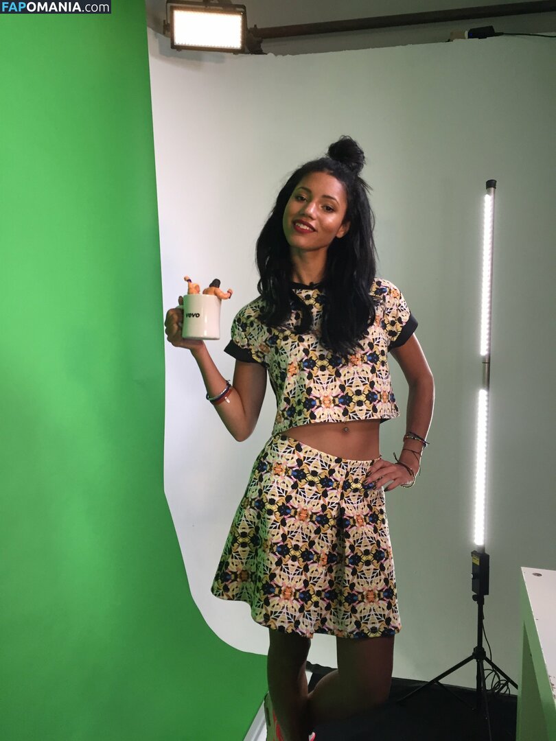 Vick Hope Nude Leaked Photo #266