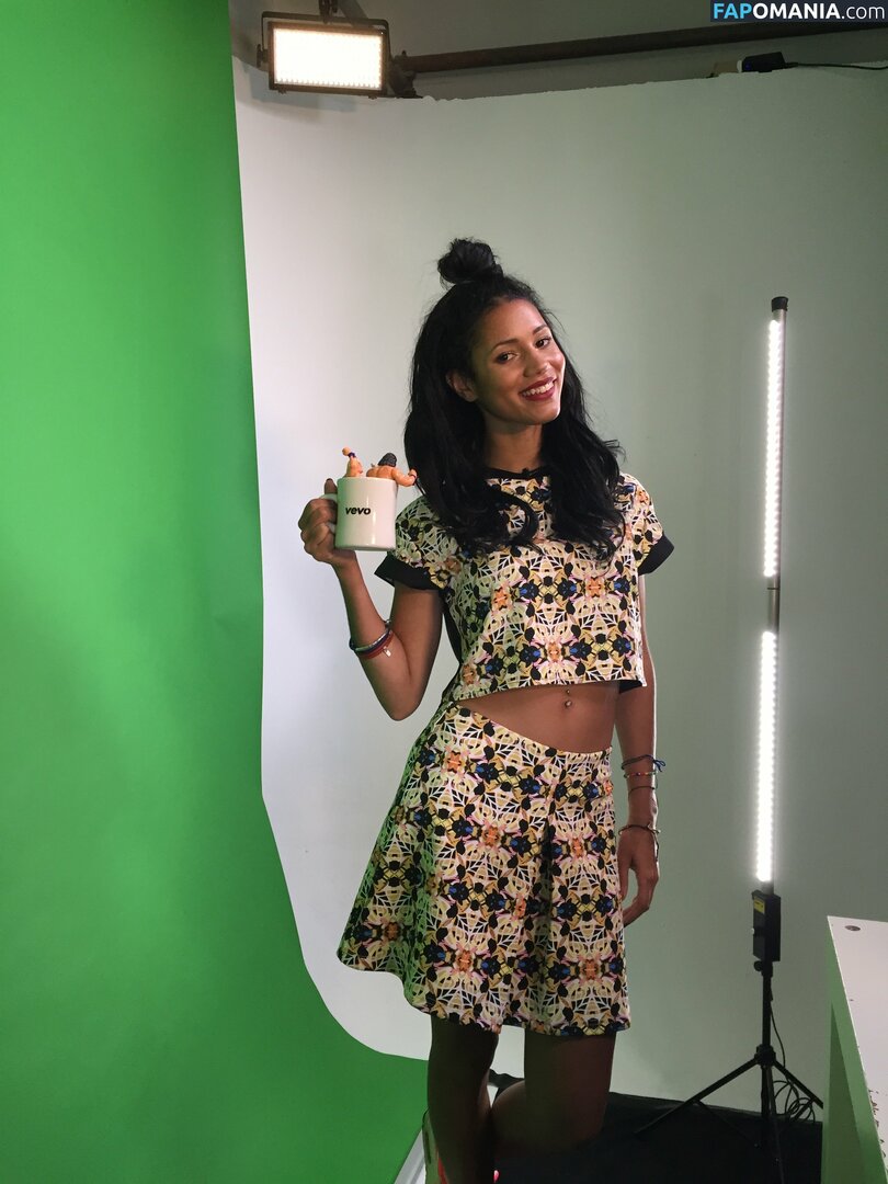 Vick Hope Nude Leaked Photo #267