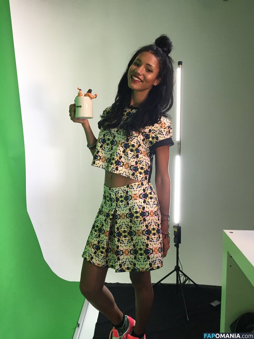 Vick Hope Nude Leaked Photo #269