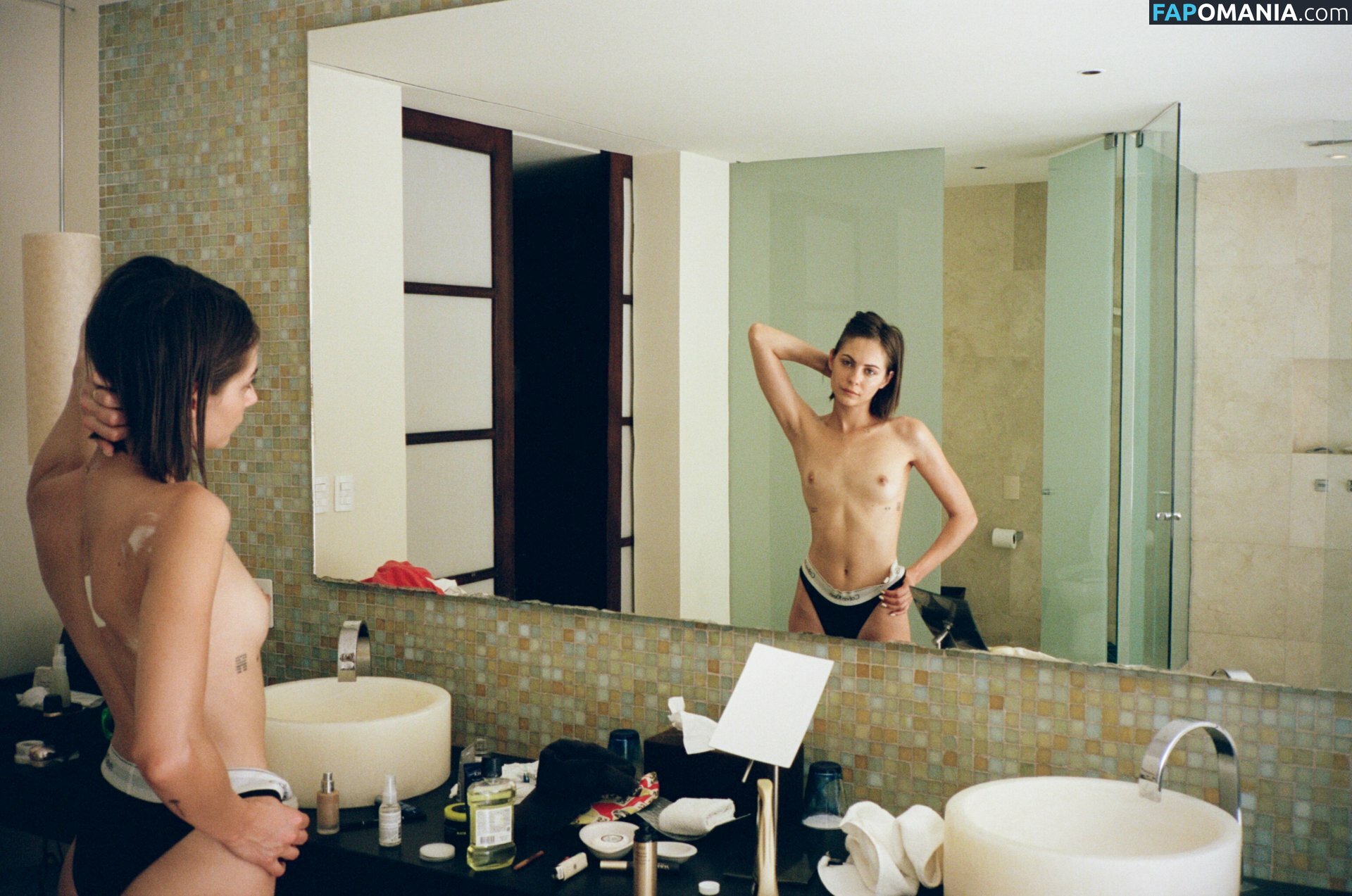 Willa Holland Nude Leaked Photo #39