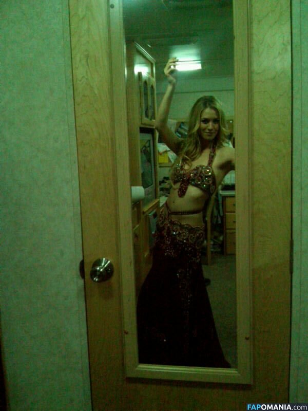 Yvonne Strahovski Nude Leaked Photo #32
