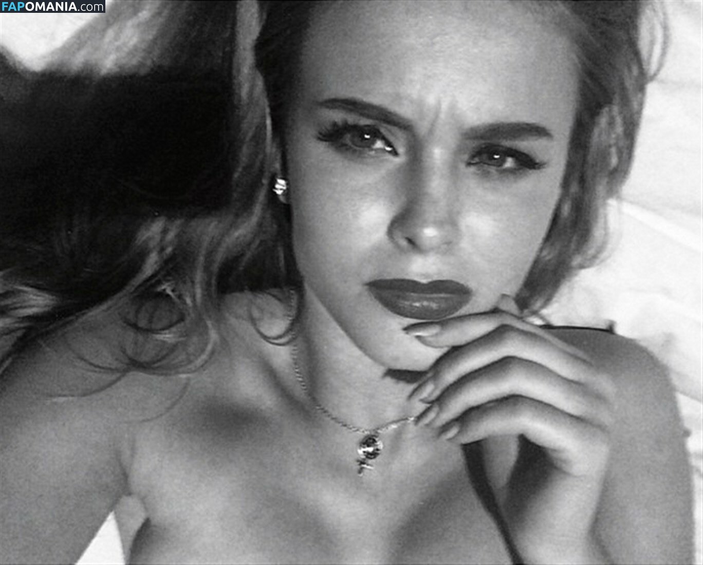 Zara Larsson Nude Leaked Photo #4