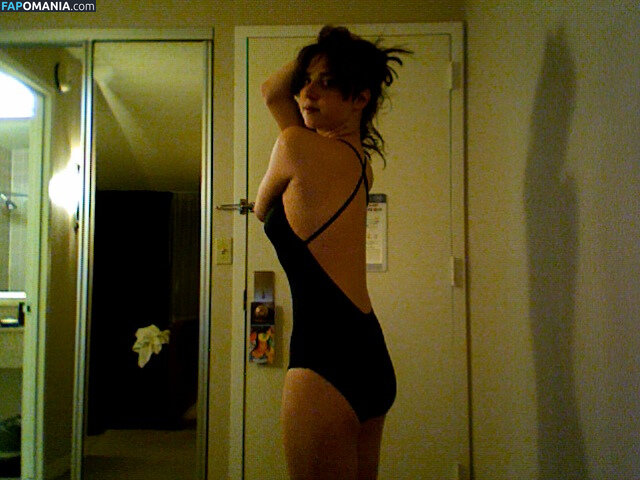 Zoe Kazan Nude Leaked Photo #18