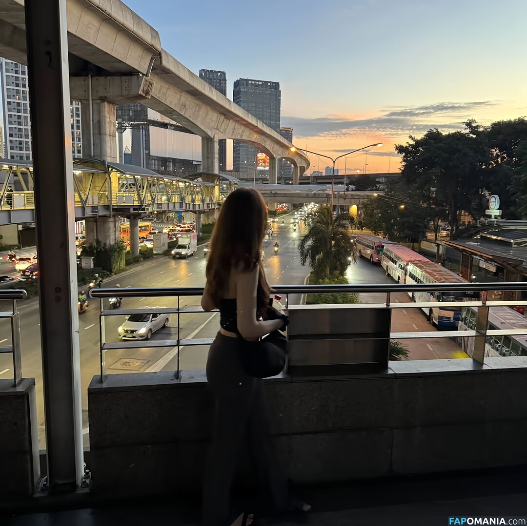 actuallyalisa / https: Nude OnlyFans  Leaked Photo #2