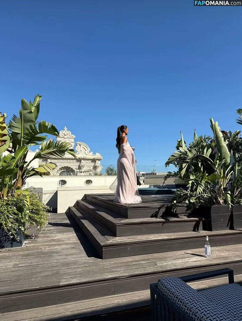 Alexandra Saint Mleux / alexandrasaintmleux Nude OnlyFans  Leaked Photo #4