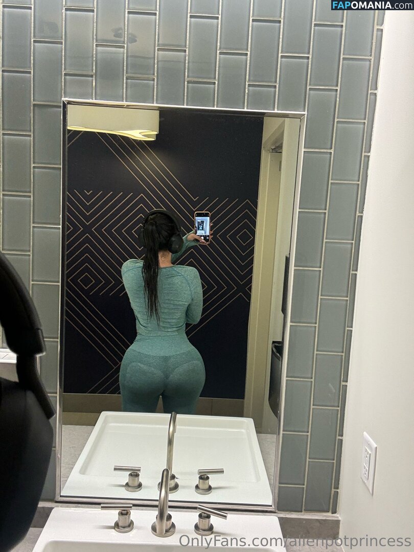 AlienPotPrincess / _alienpotprincess_ Nude OnlyFans  Leaked Photo #4