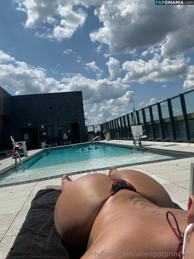 AlienPotPrincess / _alienpotprincess_ Nude OnlyFans  Leaked Photo #9