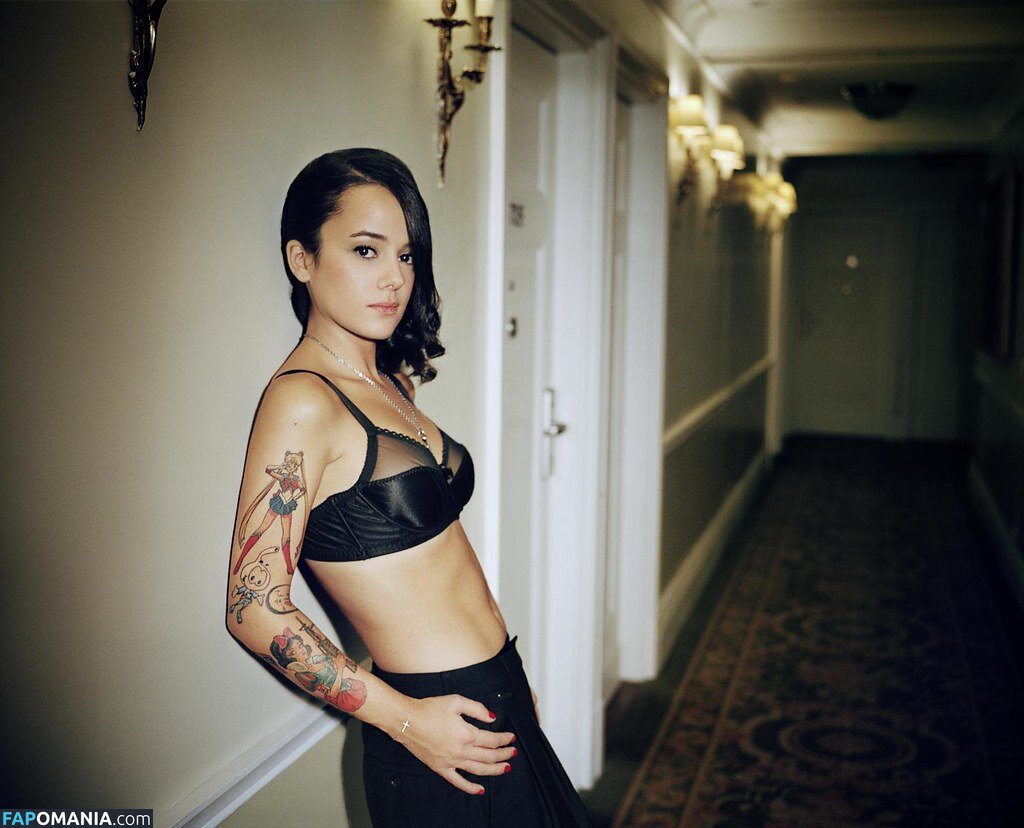 Alizee / alizeeofficiel / alizeesanzeth Nude OnlyFans  Leaked Photo #19