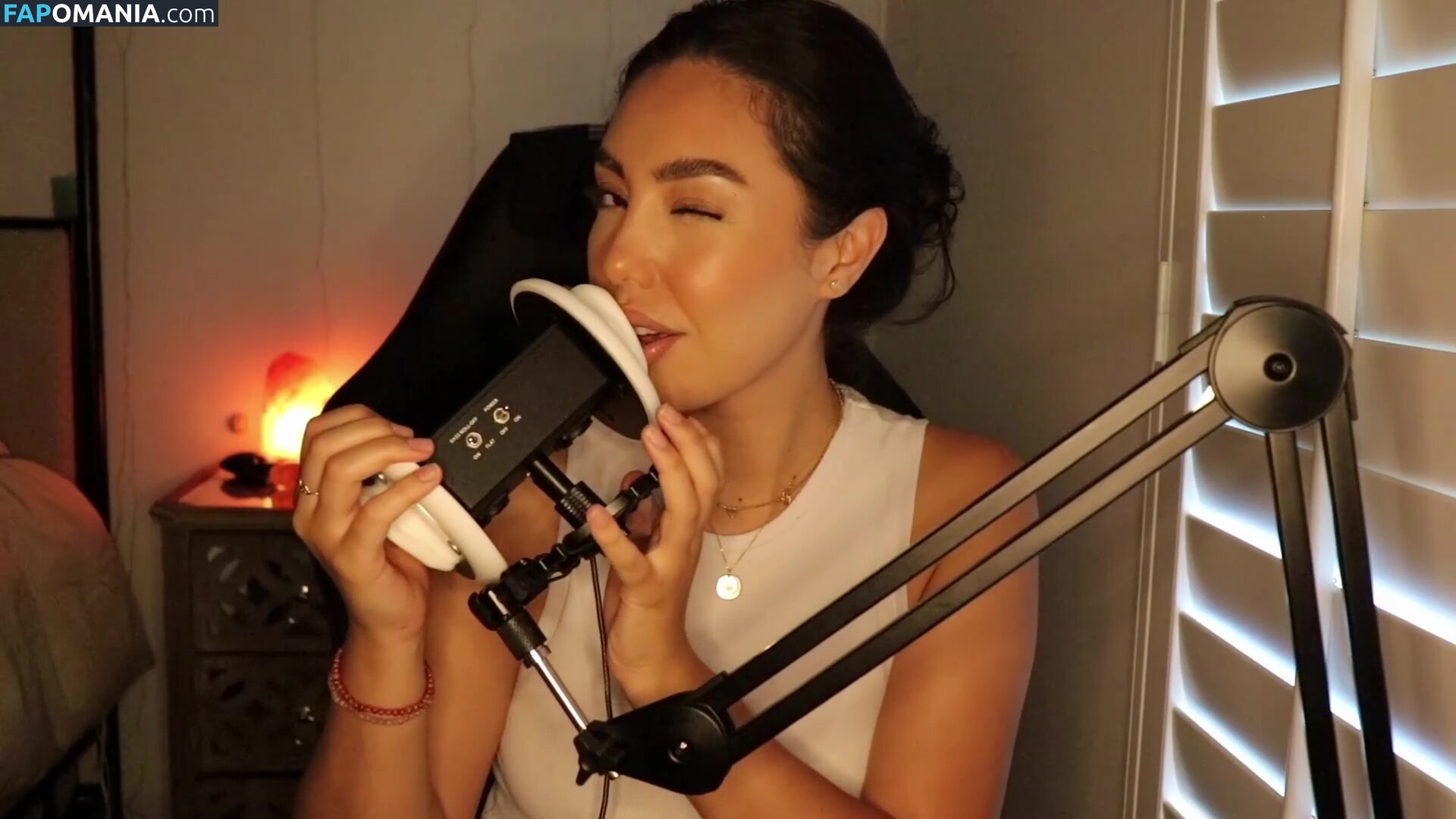 All Bella / AllBellaASMR Nude OnlyFans  Leaked Photo #2