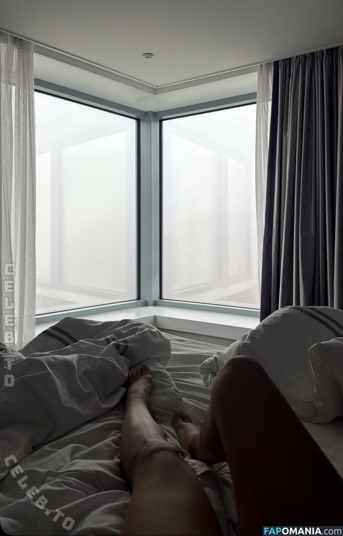 Almira Azemi / almira.azz / almirra.az Nude OnlyFans  Leaked Photo #10