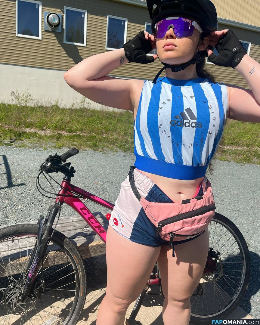 Alyssa Cleversey / lyss.fits Nude OnlyFans  Leaked Photo #2