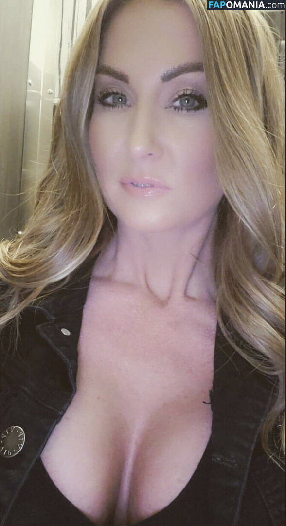 AmberHaines26 / Ambiedawn26 / Cougarfans3333 Nude OnlyFans  Leaked Photo #1