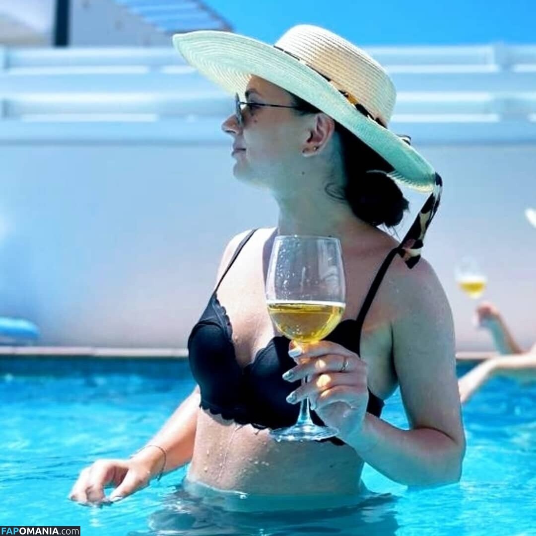 Andreea Birca / andreeaabirca / deea_deutza95 Nude OnlyFans  Leaked Photo #3