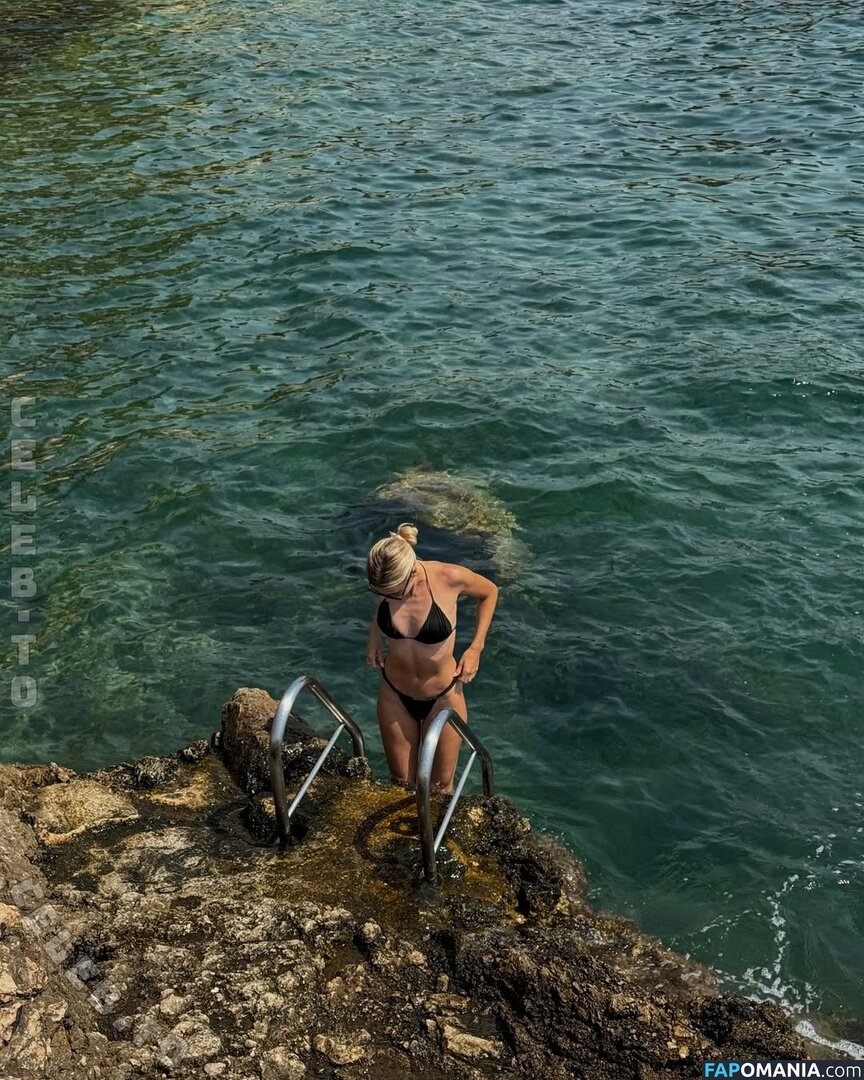 Anna Seidel / annaseidelshorttrack / darkredgrape Nude OnlyFans  Leaked Photo #8