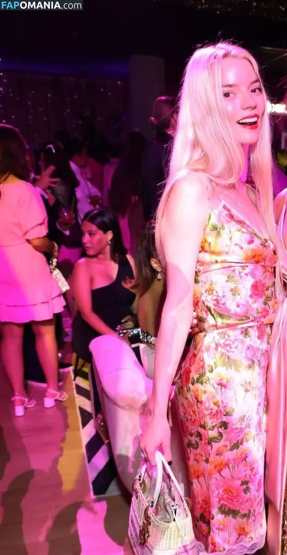 Anya Taylor-Joy / anyataylorjoy / taylorjoyvip Nude OnlyFans  Leaked Photo #41