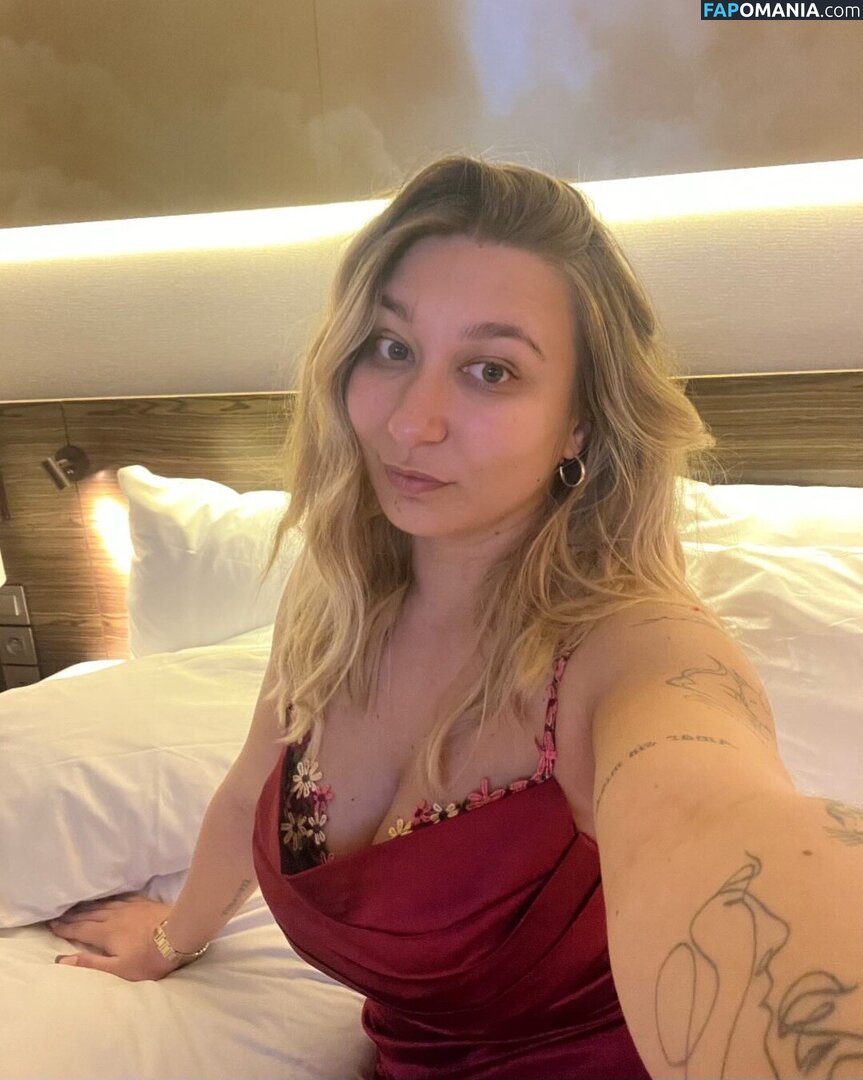 Apoline Perret / apolineprrt / shaniaperrett Nude OnlyFans  Leaked Photo #3