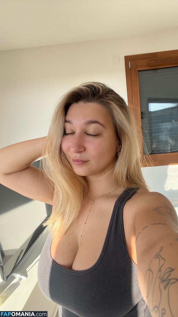 Apoline Perret / apolineprrt / shaniaperrett Nude OnlyFans  Leaked Photo #7