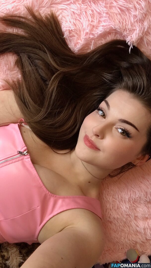 auroraiskira / kingauratv Nude OnlyFans  Leaked Photo #2