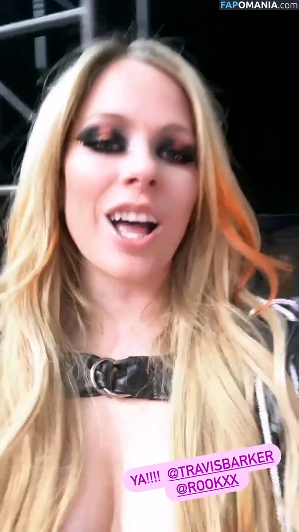 Avril Lavigne Nude Leaked Photo #241