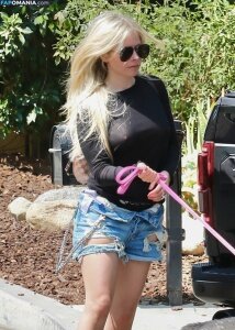 Avril Lavigne Nude Leaked Photo #353