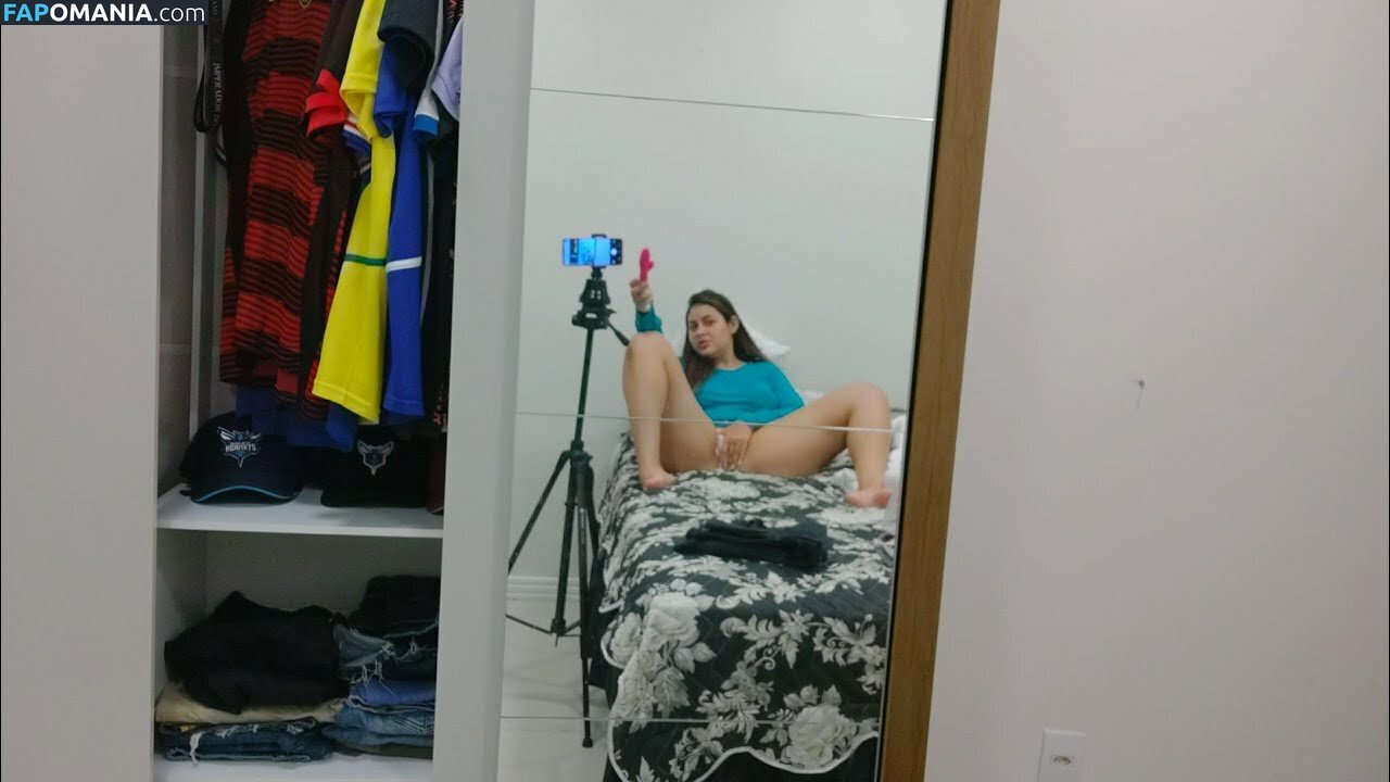 Bella Menezes / isamnzs / isinha meneses / isinhamnzs / prontomostreii Nude OnlyFans  Leaked Photo #33