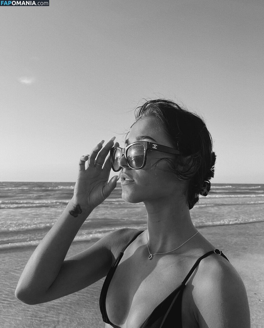 Bella / bellahadid / bellaraee Nude OnlyFans  Leaked Photo #5