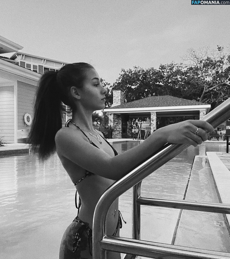 Bella / bellahadid / bellaraee Nude OnlyFans  Leaked Photo #10