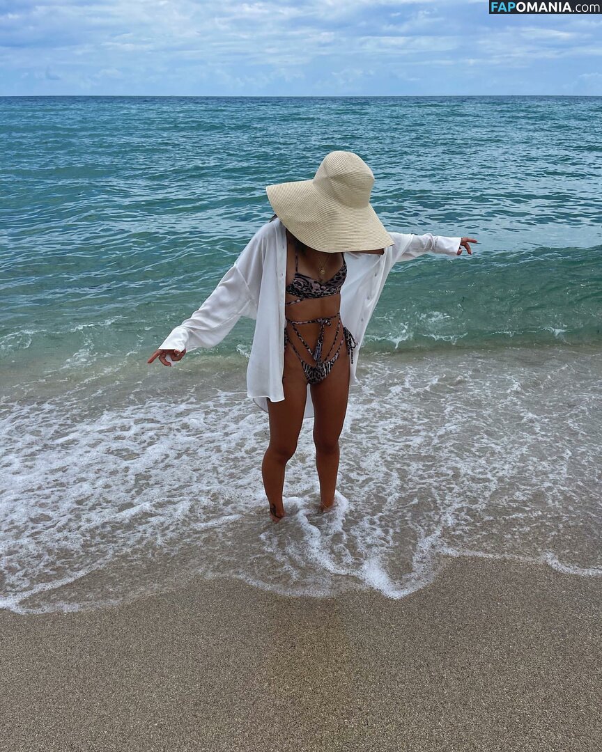 Bella / bellahadid / bellaraee Nude OnlyFans  Leaked Photo #22