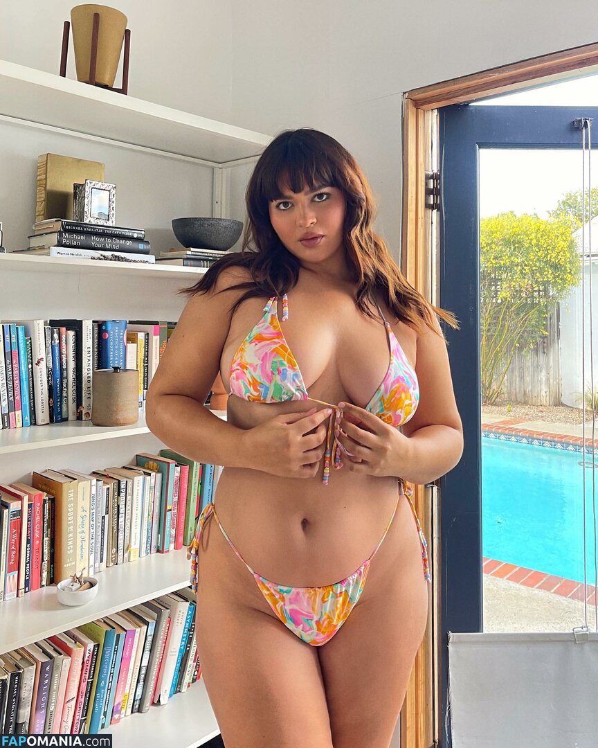 Bellaagolden / Tall Thicc Latina Model Nude OnlyFans  Leaked Photo #9