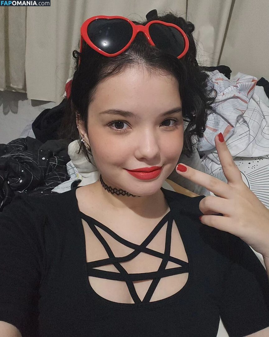 bellaplays / bellaplaysofficial Nude OnlyFans  Leaked Photo #1