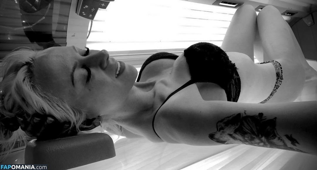 Blondiemissjuly / Julie Hagen / hellomissjulia Nude OnlyFans  Leaked Photo #9