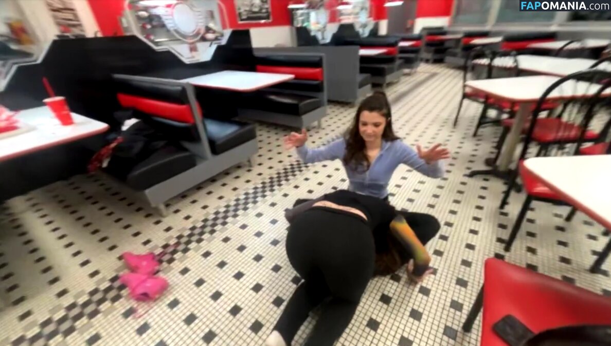 Letty / borntopiss / lettyknowsbest / nicetogirls Nude OnlyFans  Leaked Photo #1