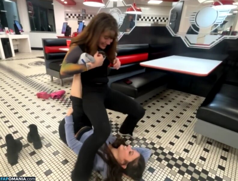 Letty / borntopiss / lettyknowsbest / nicetogirls Nude OnlyFans  Leaked Photo #4