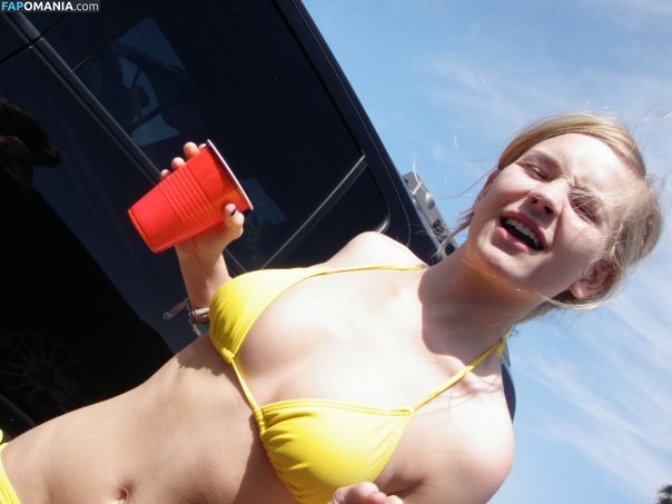 Britt Robertson Nude Leaked Photo #15