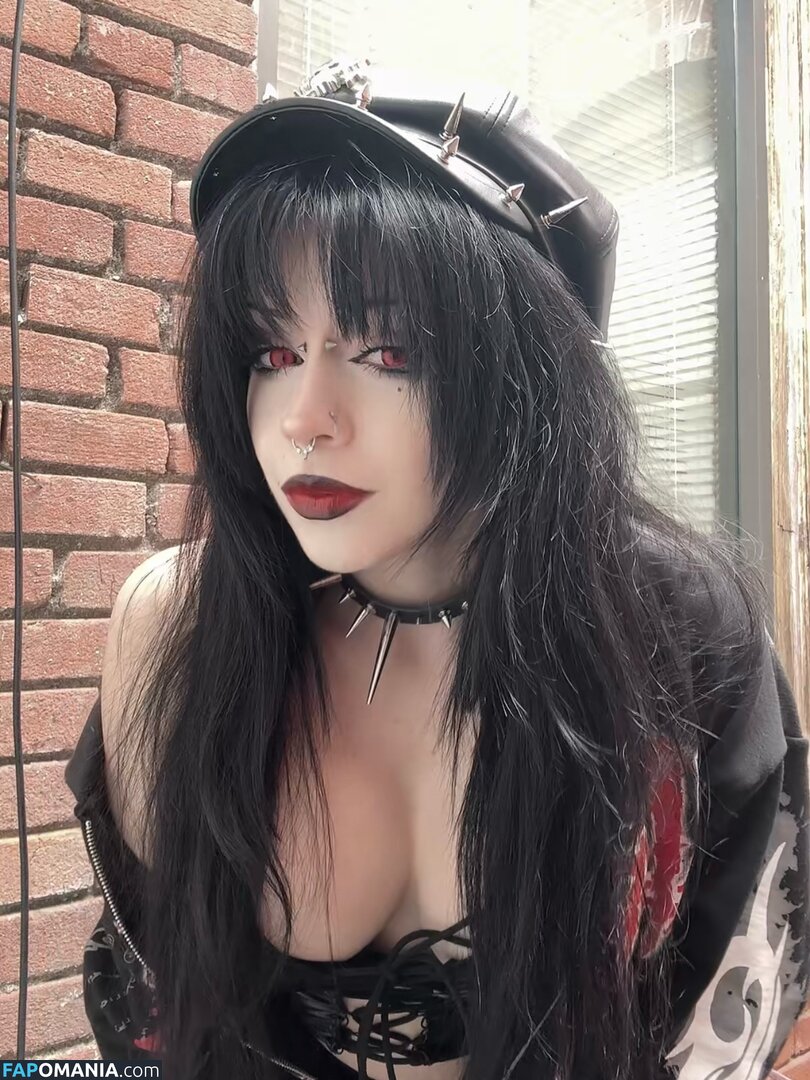 buffgothmom / xohmygoth Nude OnlyFans  Leaked Photo #10