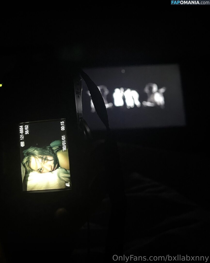 Bxllabxnny / allie_barr25 Nude OnlyFans  Leaked Photo #1