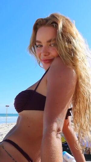 Camila Mayrink