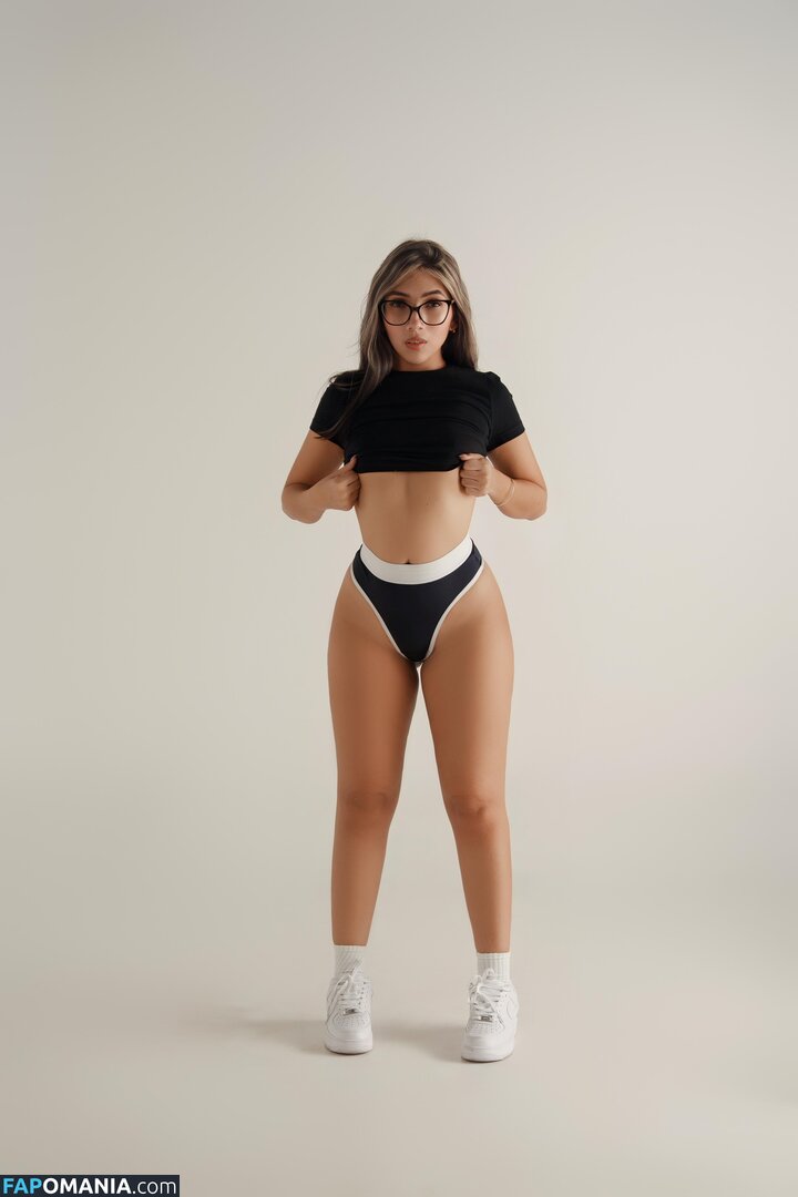 caro_martinezz / https: Nude OnlyFans  Leaked Photo #2