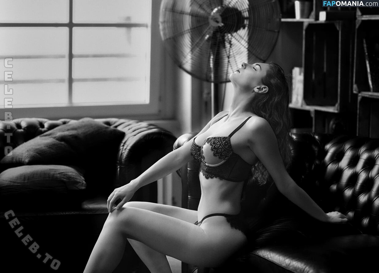 caro_petitemodel / petitemodelCaro Nude OnlyFans  Leaked Photo #3