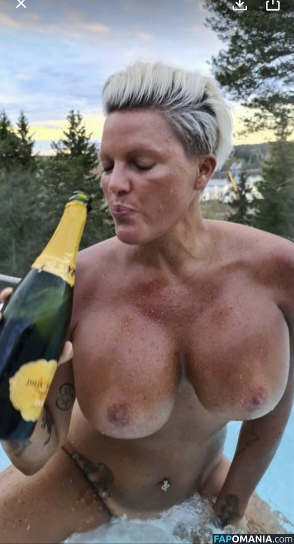 Caroline Öberg / carrooberg Nude OnlyFans  Leaked Photo #6