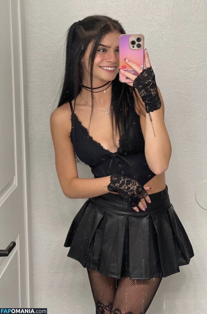 Cassiana Pozzi / cassianapozzi Nude OnlyFans  Leaked Photo #4