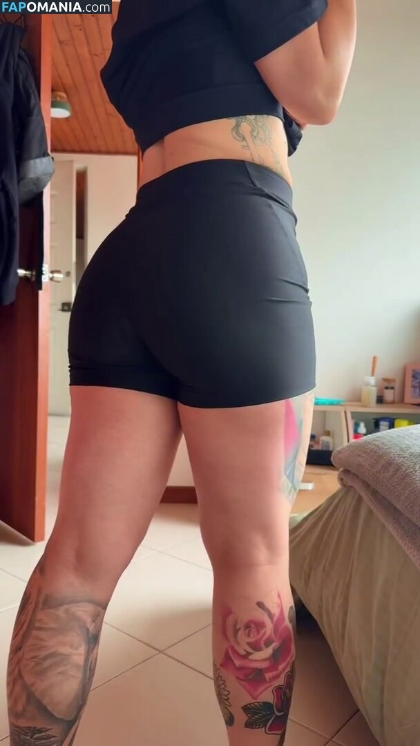 Caroloca Mejía / Helado de Vainilla / chika_bosque / https: / ideas_veg Nude OnlyFans  Leaked Photo #8