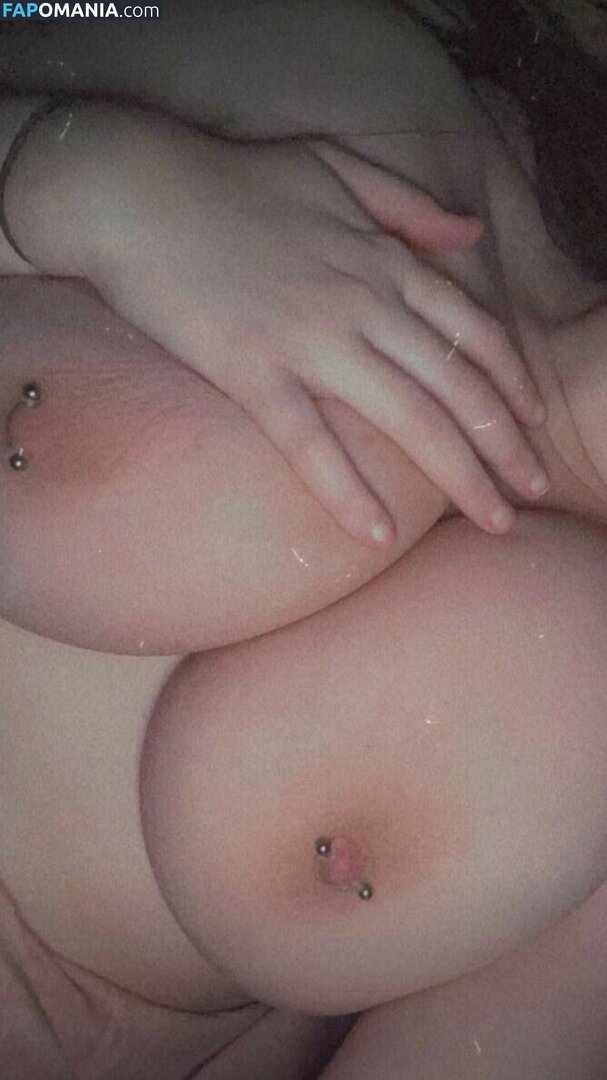 Chloe Whitham / chloeandmegan / chloewhithamxox Nude OnlyFans  Leaked Photo #5