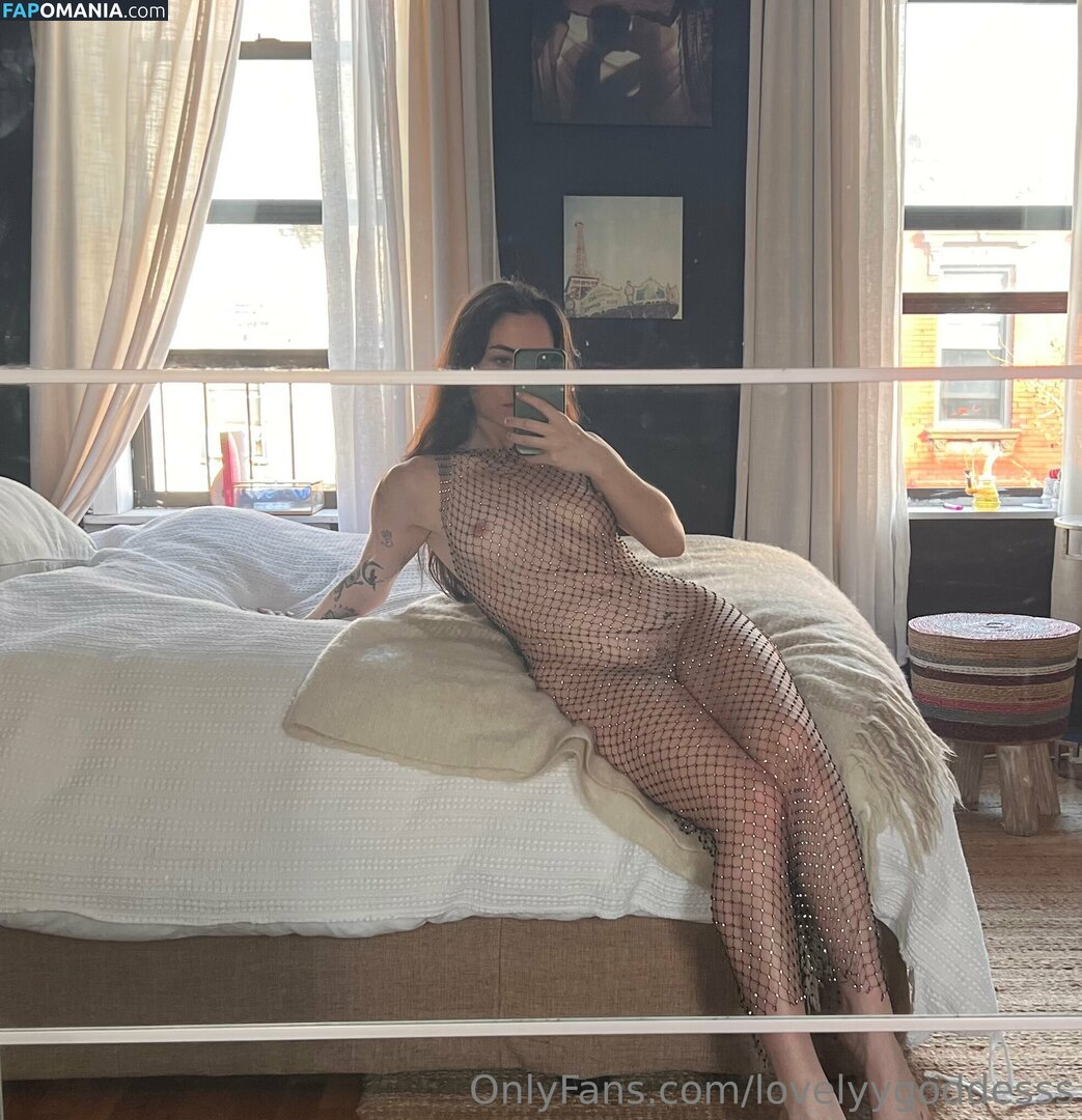 Chloebellexo / lovelyygoddesss / sthrnbellexo Nude OnlyFans  Leaked Photo #67