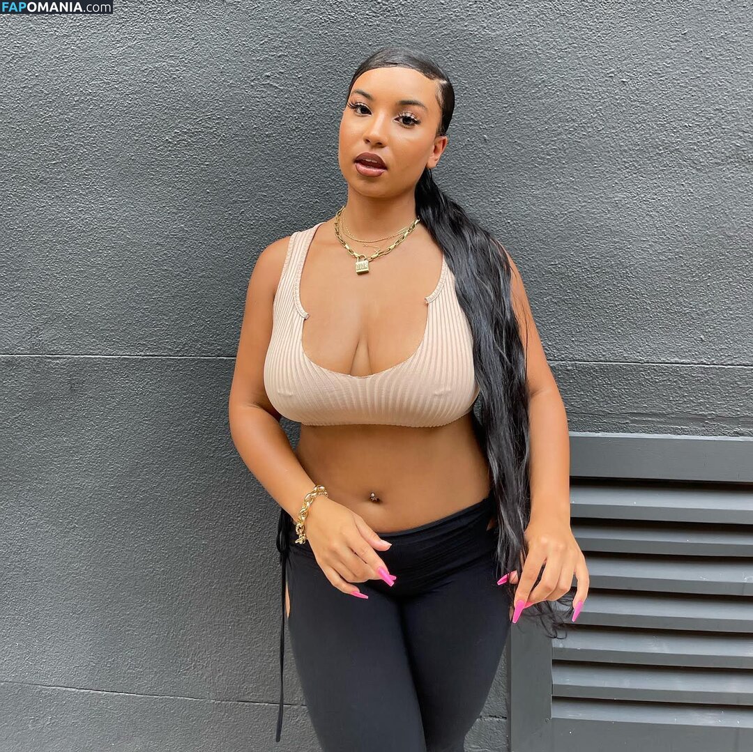 chloecvlogs / chloexchanel / https: Nude OnlyFans  Leaked Photo #7